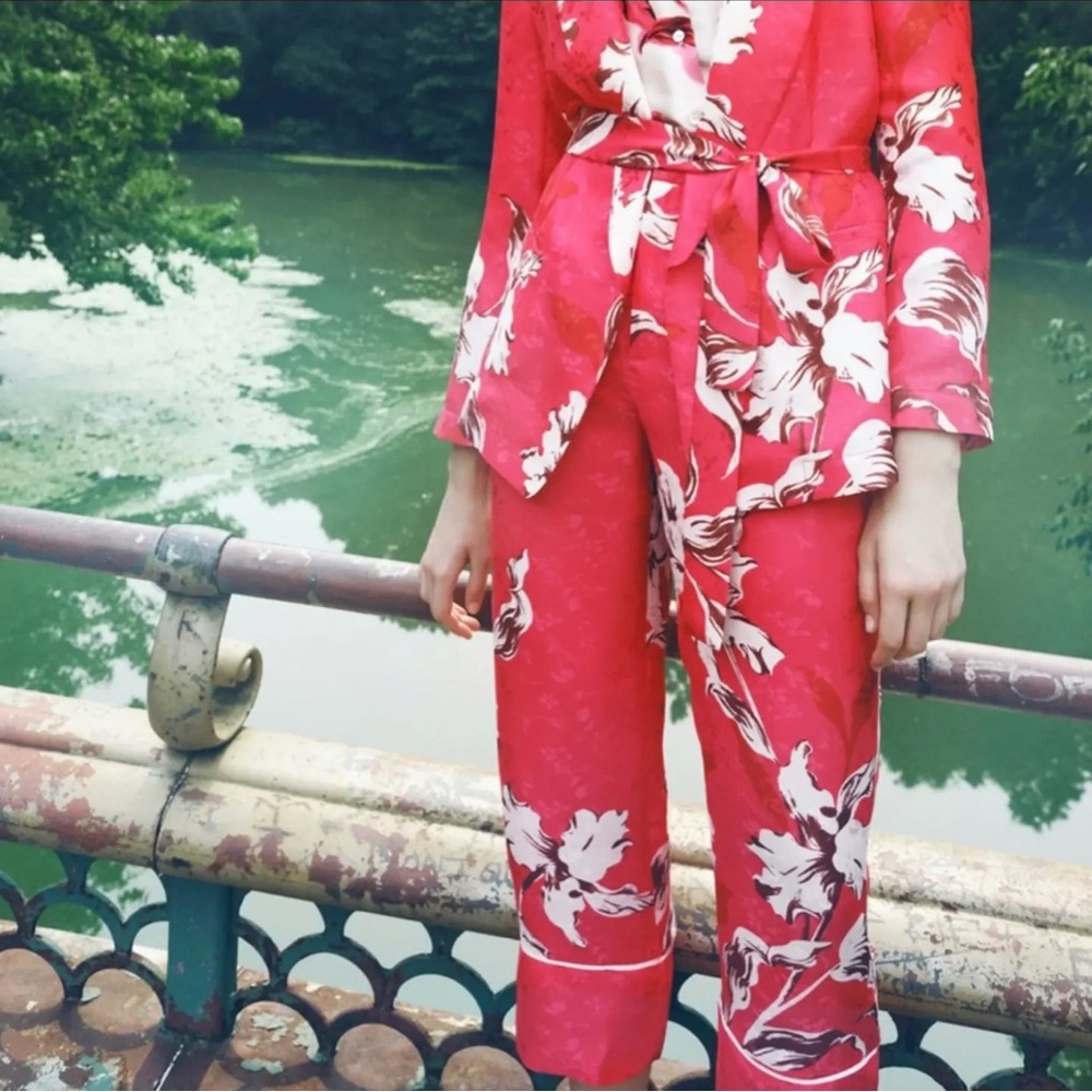 ZARA New Woman Floral Printed Cropped Pants Set
